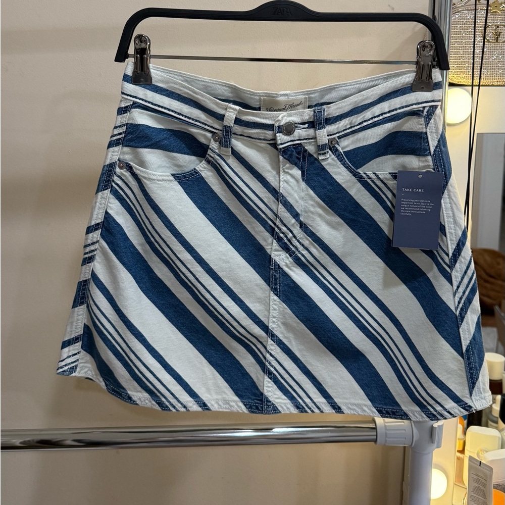 Universal Thread Denim Mini Skirt – Size 4 – Blue & White Striped